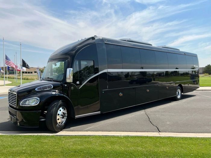 Black coach bus – Cheyenne limo service