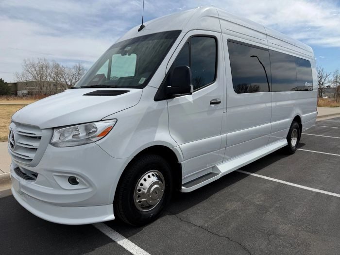 White Mercedes Sprinter – Cheyenne limo service